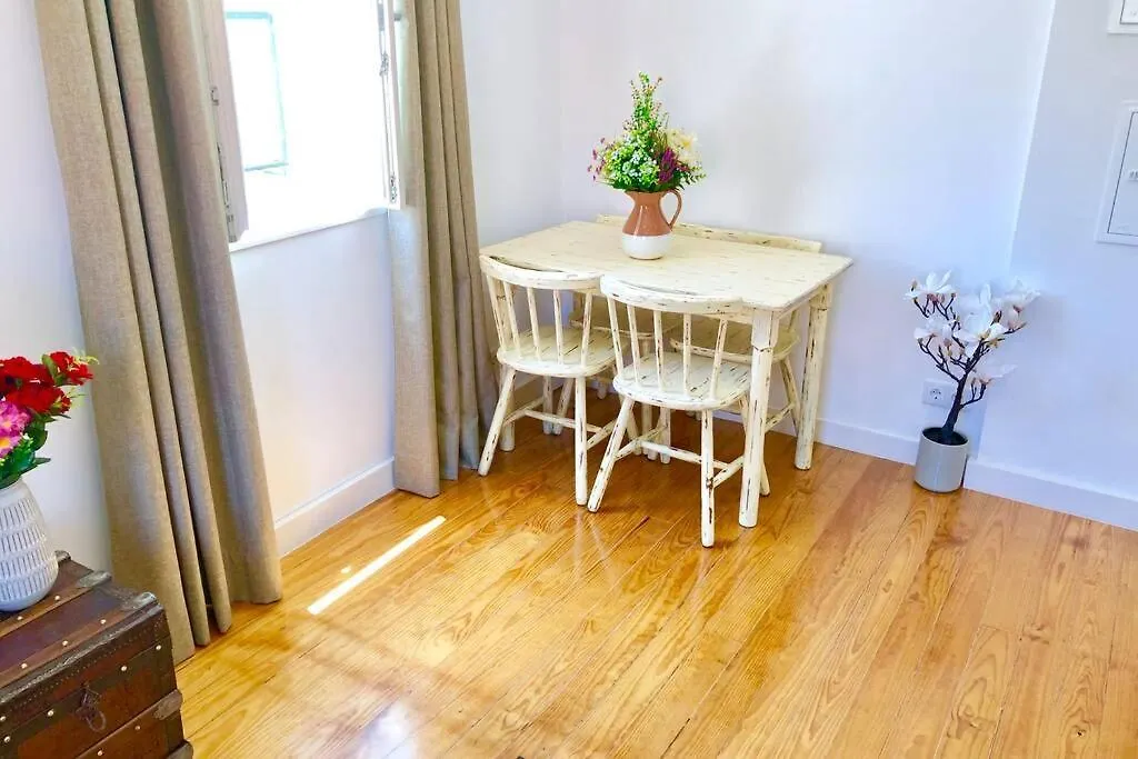 32 2 - Heart Of Lisbon Private Apartment, Bairro Alto