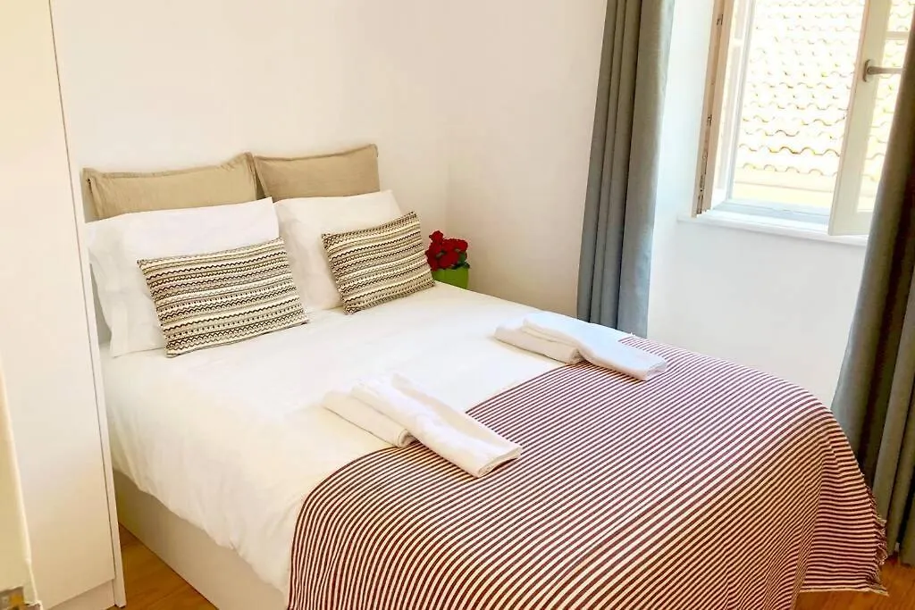 32 2 - Heart Of Lisbon Private Apartment, Bairro Alto