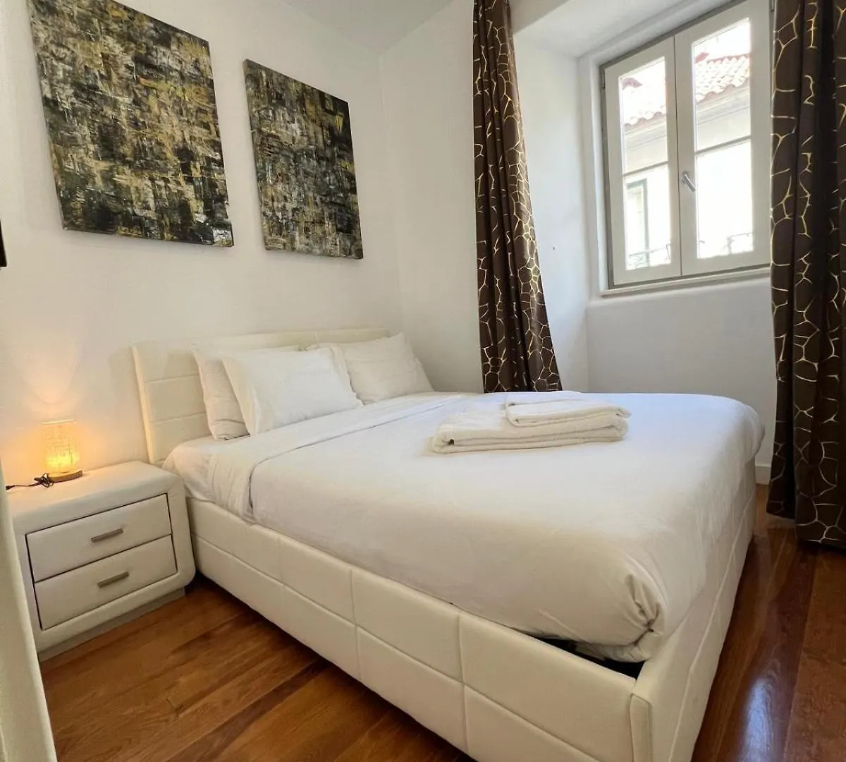 32 2 - Heart Of Lisbon Private Apartment, Bairro Alto 0*,