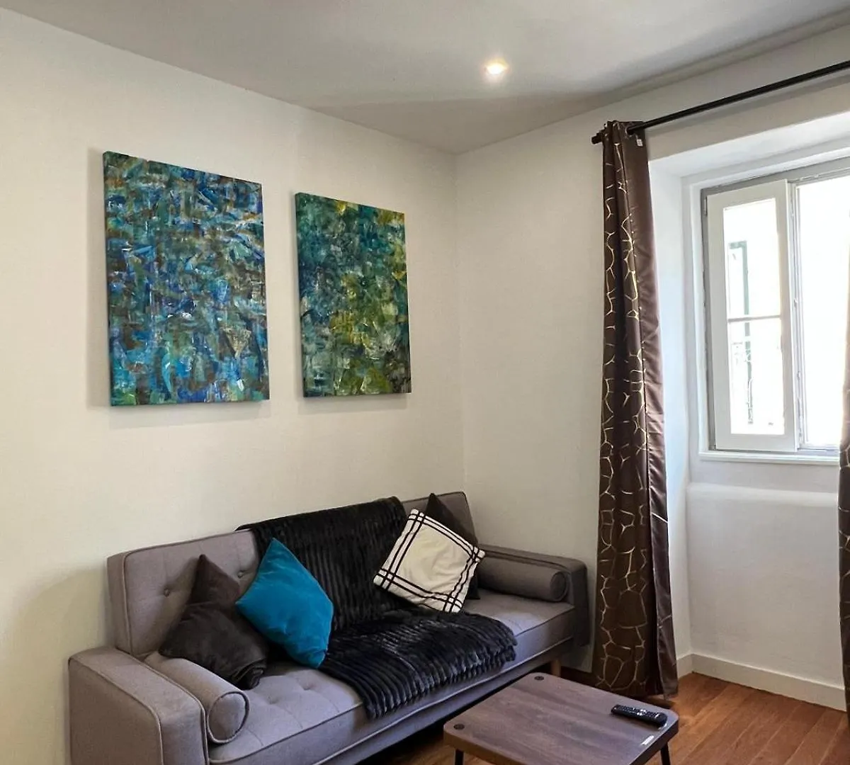 32 2 - Heart Of Lisbon Private Apartment, Bairro Alto Appartamento